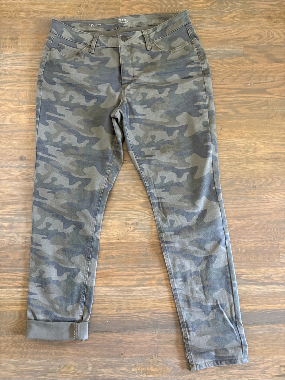 A.N.A women’s Size 12 Skinny jeans pants stretch camouflage a.n.a ANA brand
